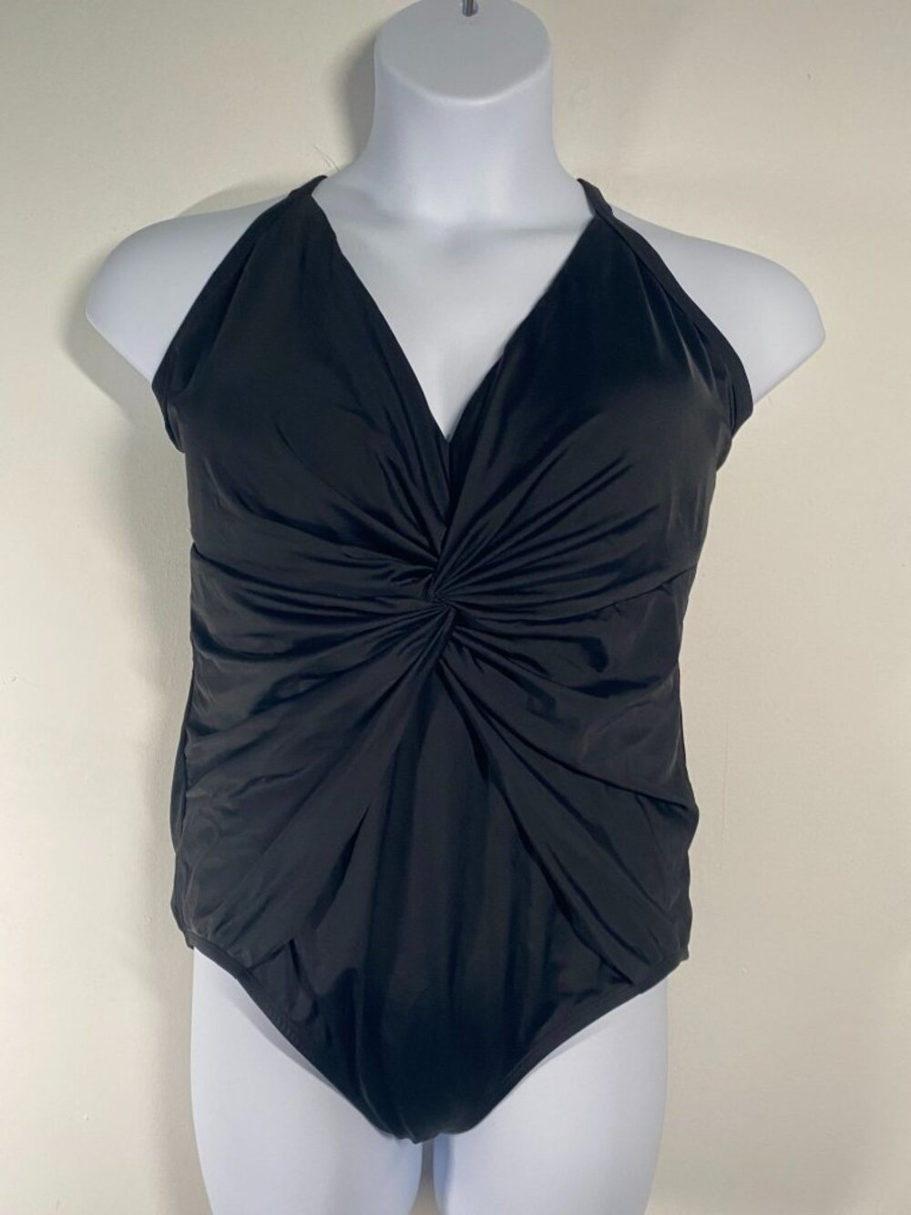 One-Piece 2xl Black Swimsuit With Twist Front & Adjustable Straps